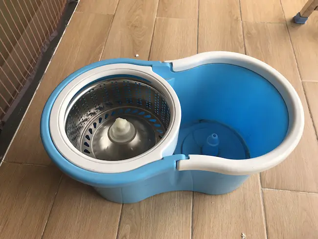 how to clean mop buckets